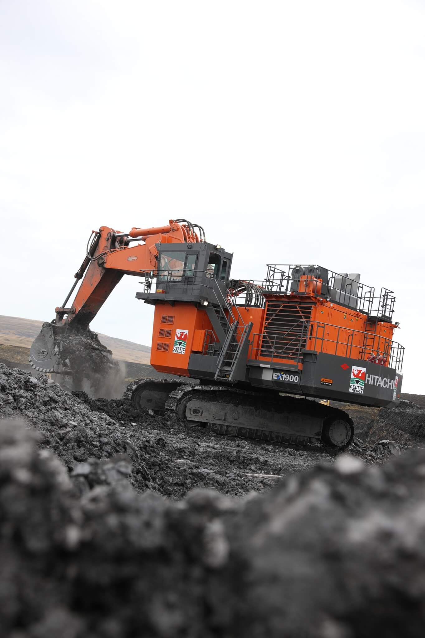 HITACHI EX1900