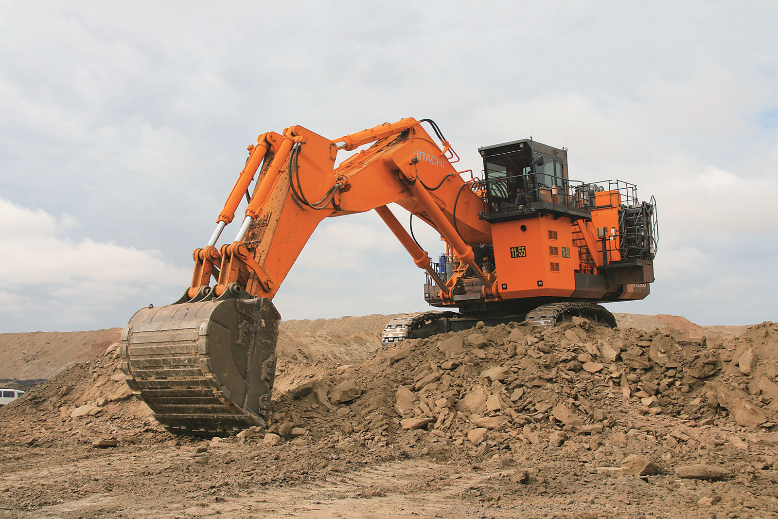 HITACHI EX2500